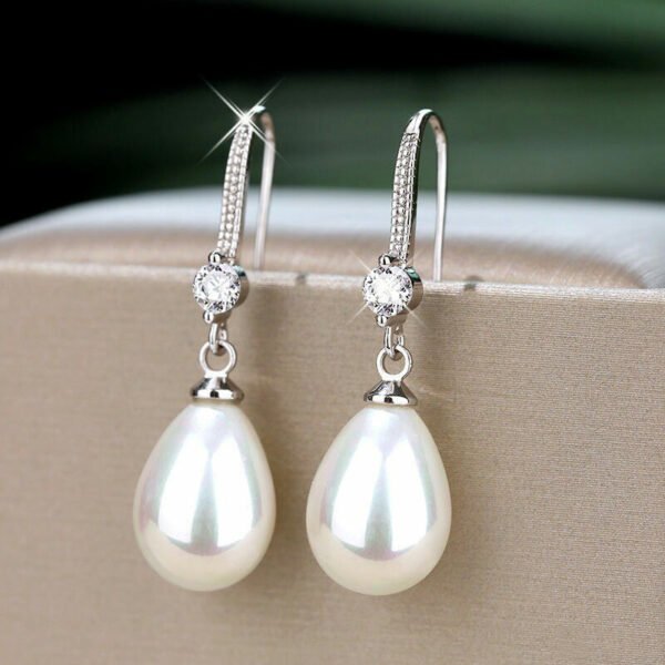 Women's Elegant Drop-shaped Imitation Pearl Long Earrings - Image 3